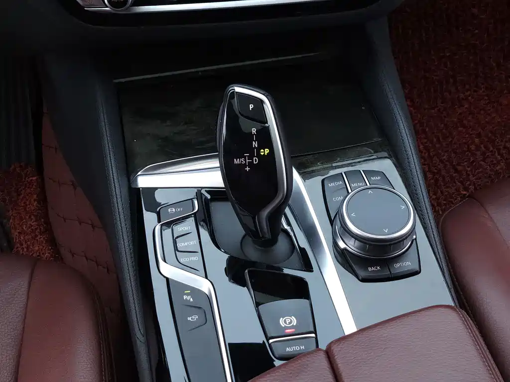 BMW 5 Series — миниатюра 19