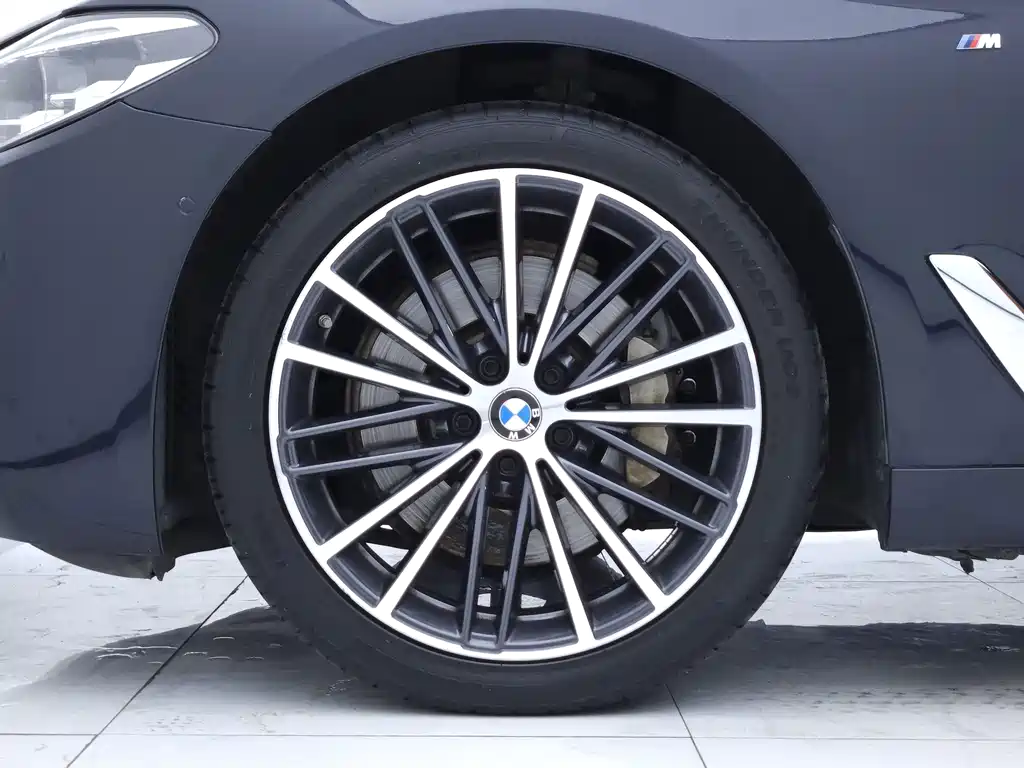 BMW 5 Series — миниатюра 26