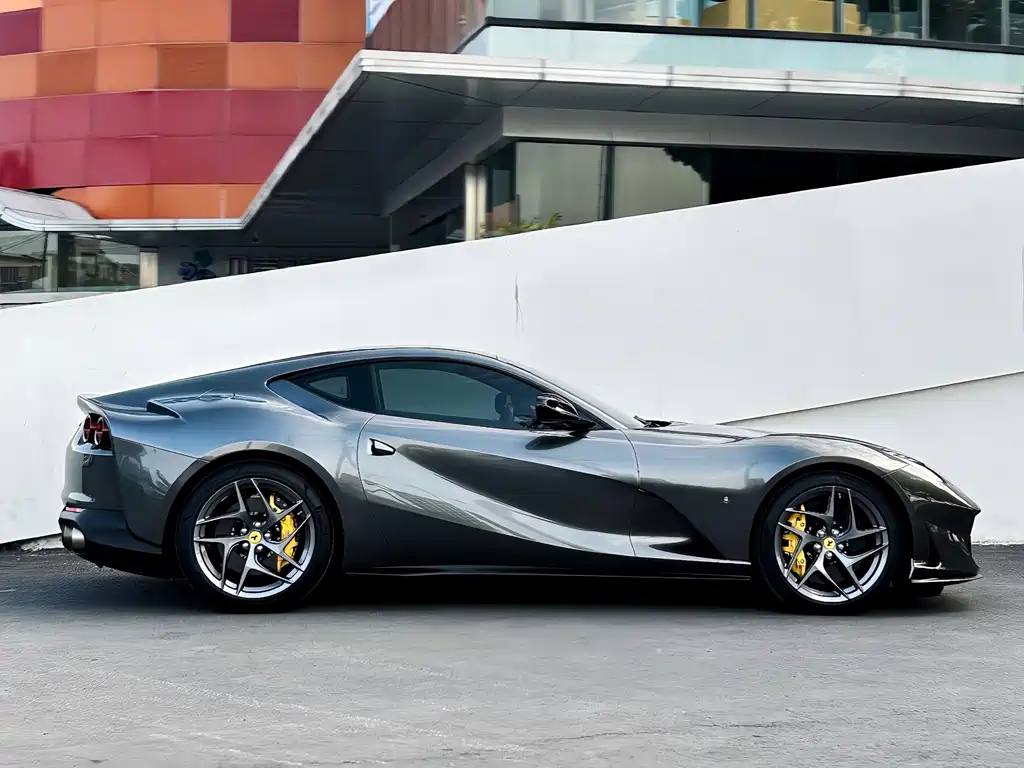 Ferrari 812 — миниатюра 2