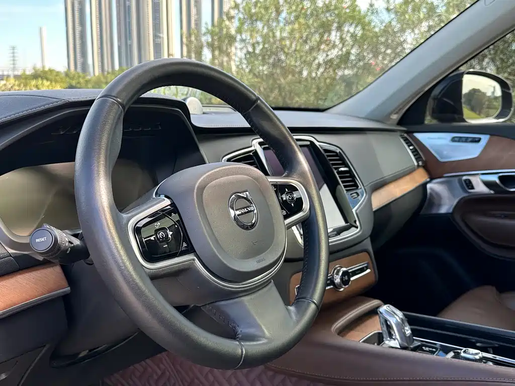 VOLVO XC90 PLUG IN HYBRID