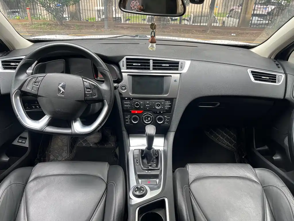 DS 6 2016 1.6T Luxury THP160