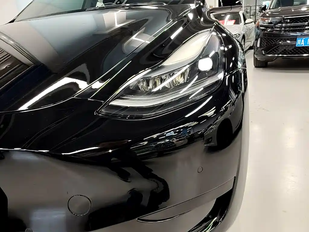 Tesla Model Y — миниатюра 24