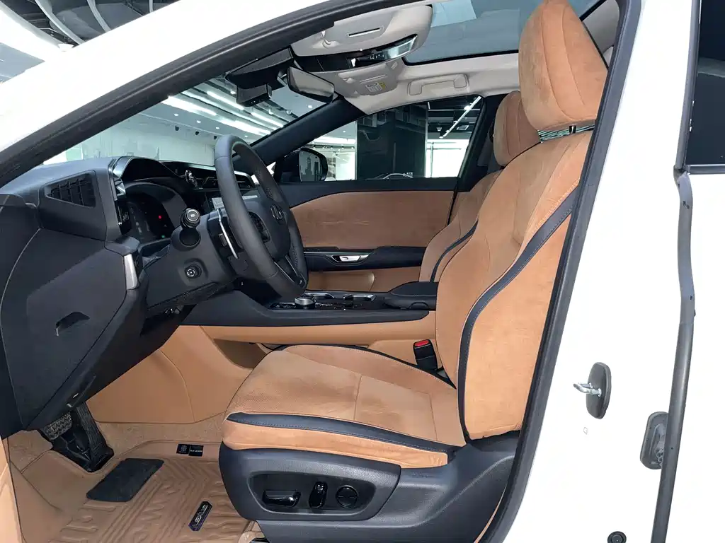 Lexus RZ — миниатюра 11