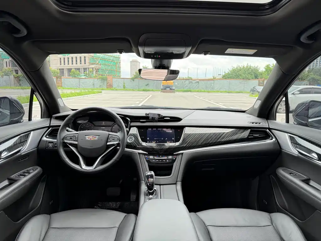 Cadillac XT6 2022 2.0T мест Luxury