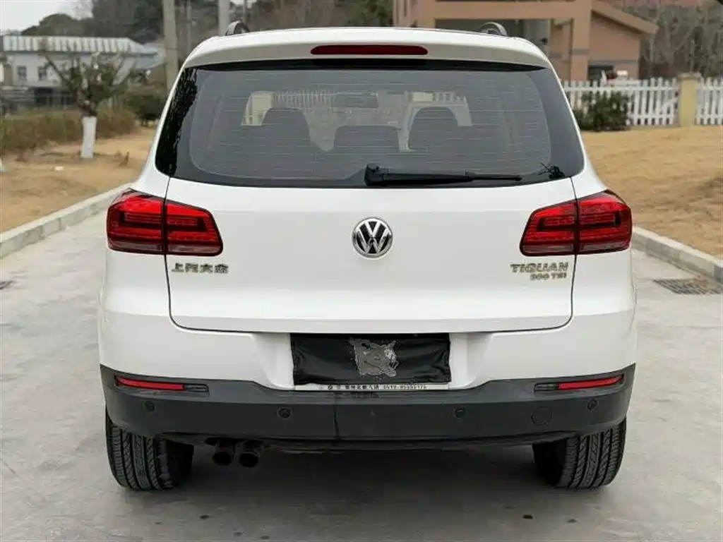 VOLKSWAGEN TIGUAN