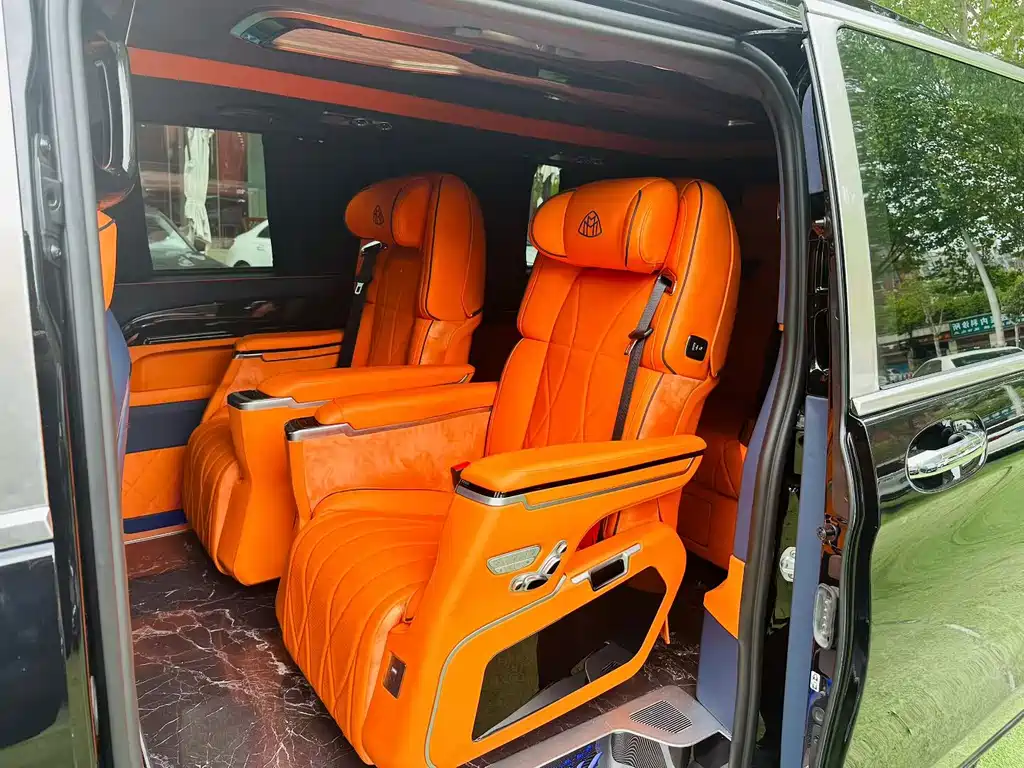 Mercedes-Benz Vito 2023 2.0T 7 мест