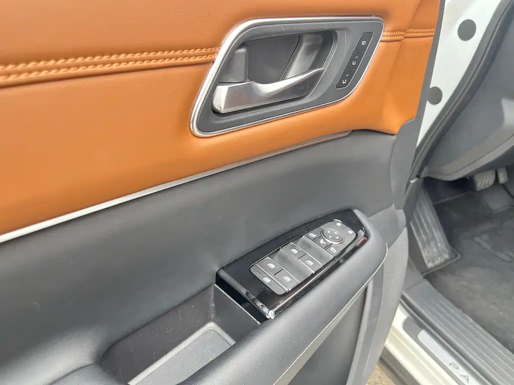 NISSAN EXPLORING THE LAND