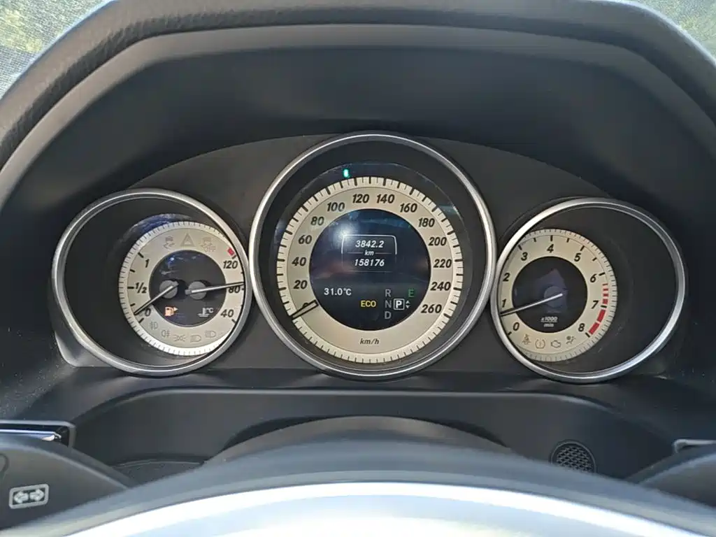 Mercedes-Benz E-Class — миниатюра 12