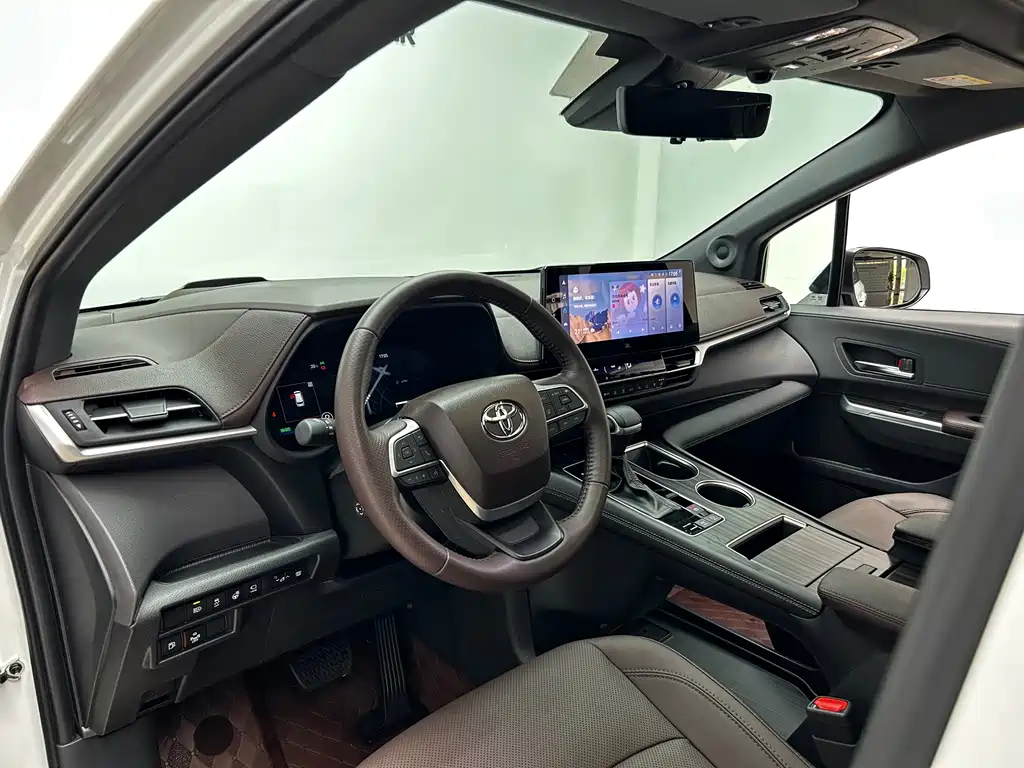 Toyota Sienna 2023 2.5L