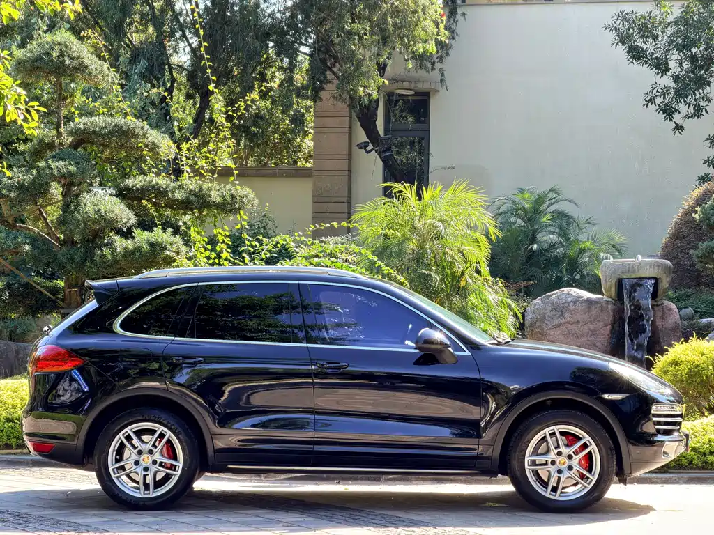 Porsche Cayenne — миниатюра 22