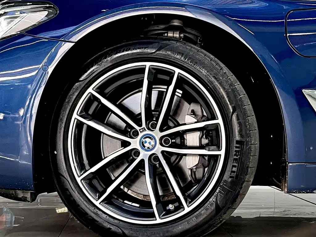 BMW 5 Series 5 2022 535Le M Sport