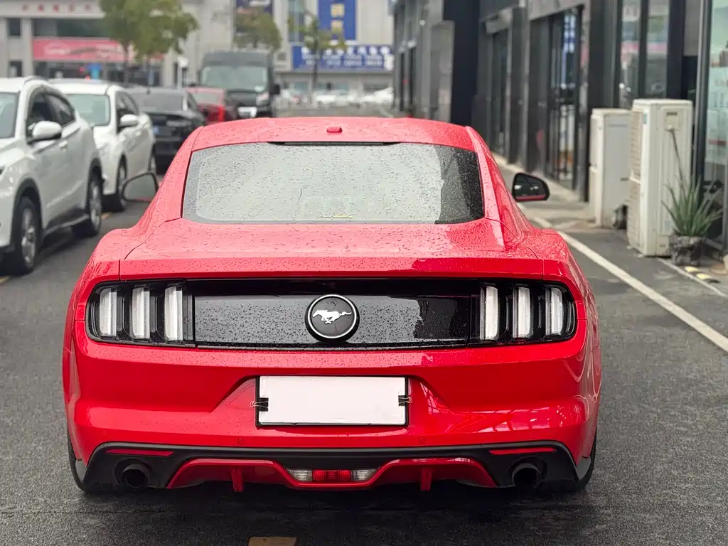 FORD MUSTANG