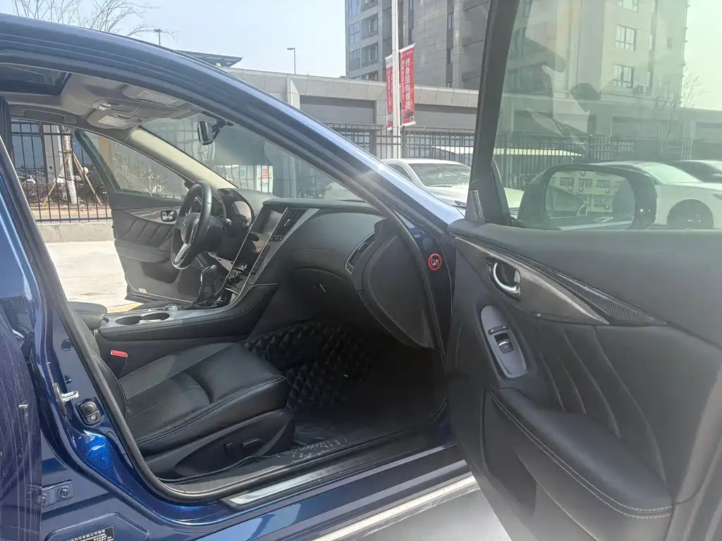 INFINITI Q50L