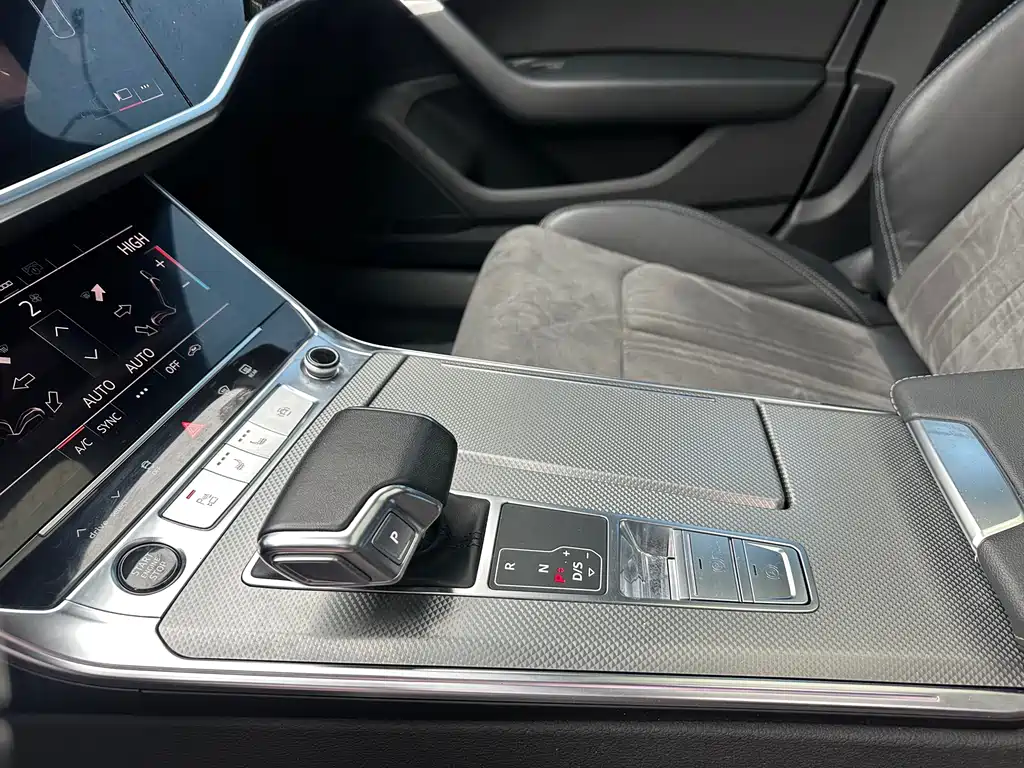 Audi A6L 2023 40 TFSI Luxury