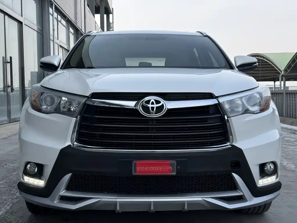 TOYOTA HIGHLANDER