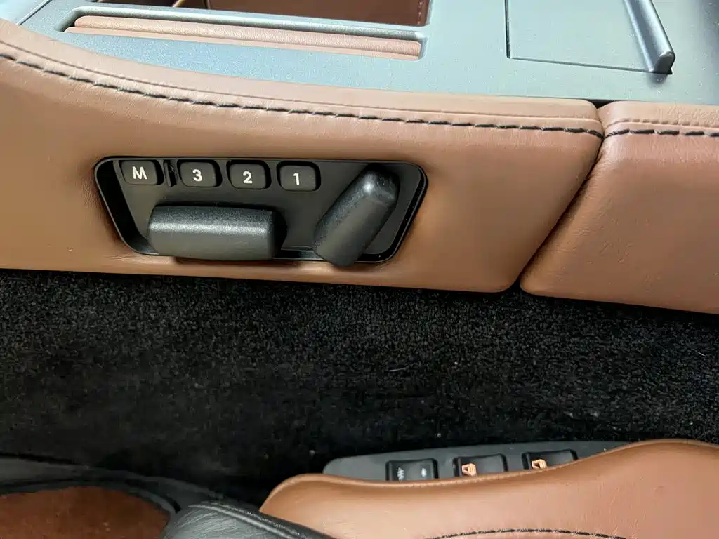 Aston Martin V8 Vantage — миниатюра 19