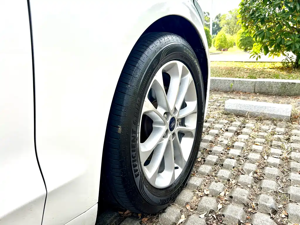 Ford Mondeo — миниатюра 18