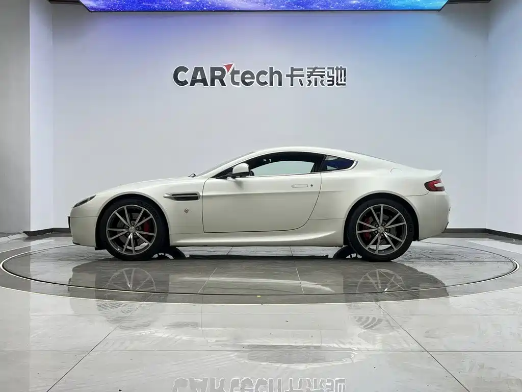 Aston Martin V8 Vantage — миниатюра 7