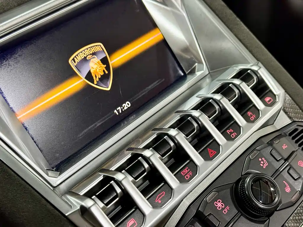 Lamborghini Aventador — миниатюра 18