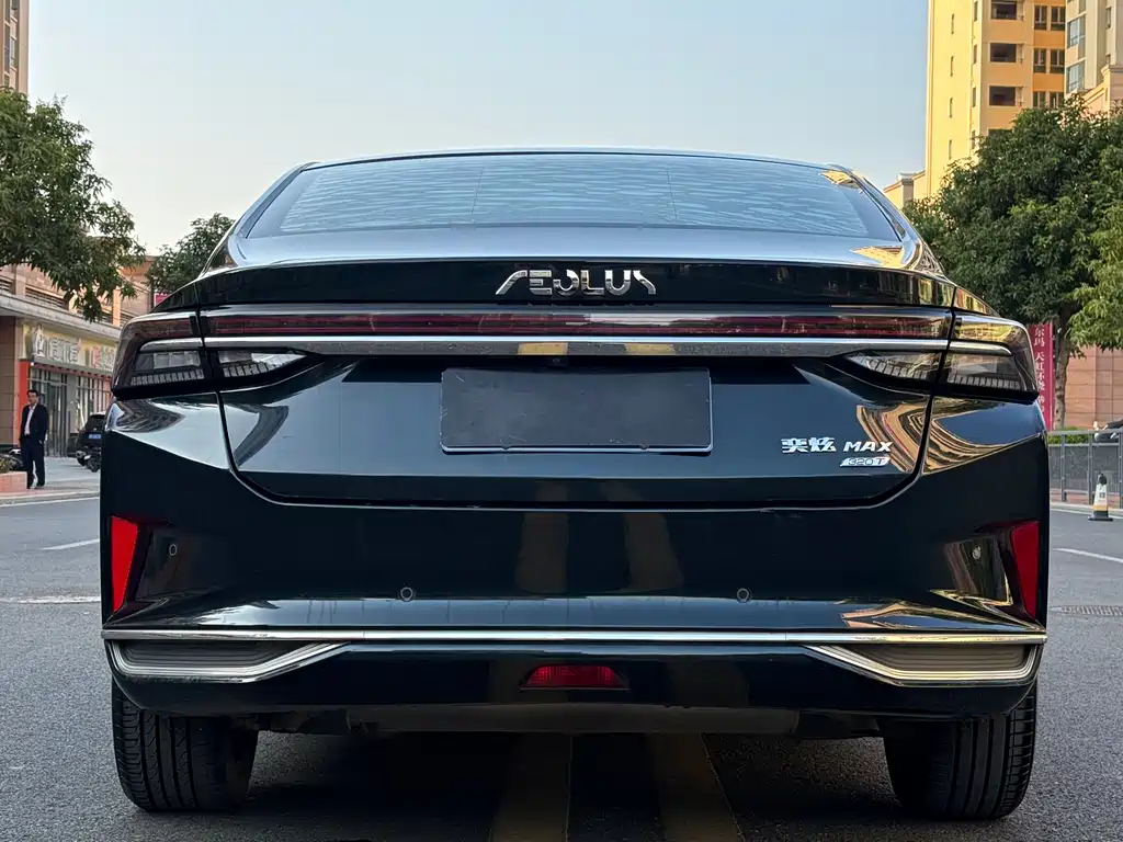 DONGFENG YI HYUN MAX