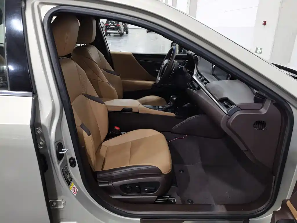 Lexus ES — миниатюра 23
