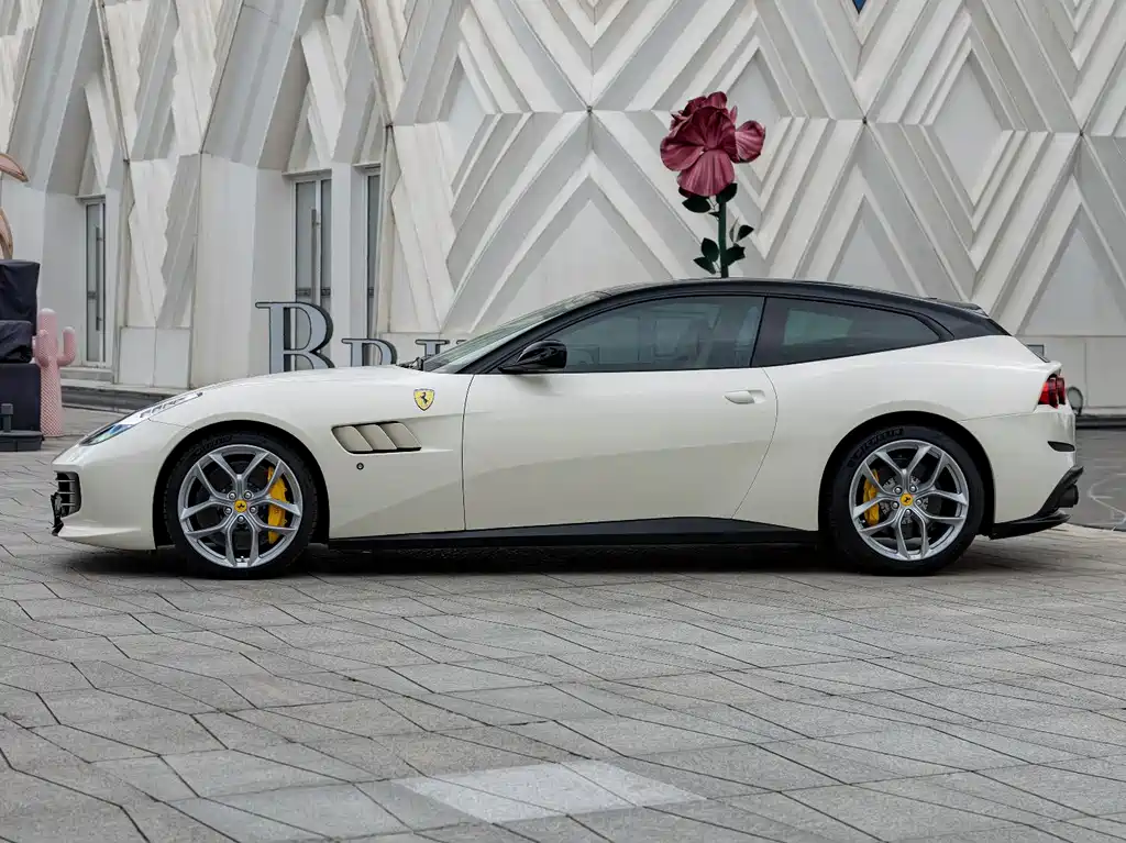 Ferrari GTC4Lusso 2016 6.3L V12