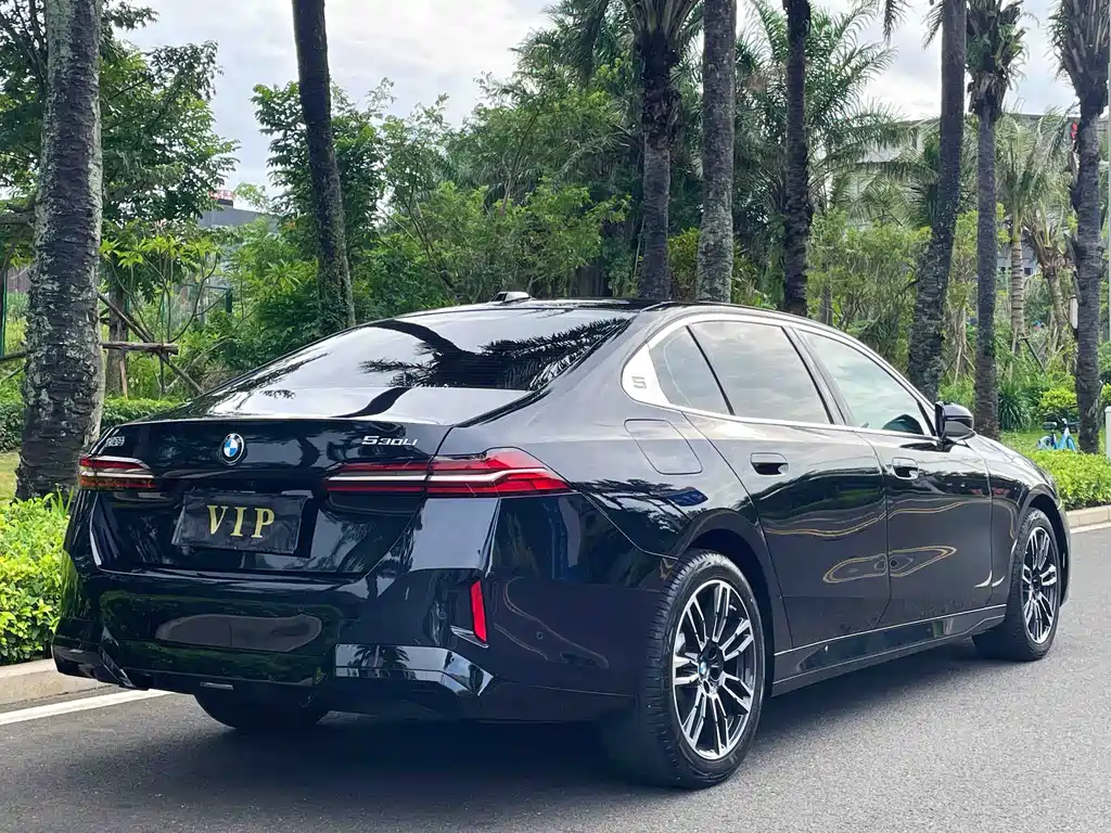 BMW 5 Series — миниатюра 7