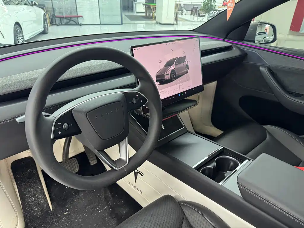Tesla Model Y L — миниатюра 6