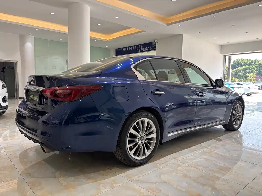 INFINITI Q50L