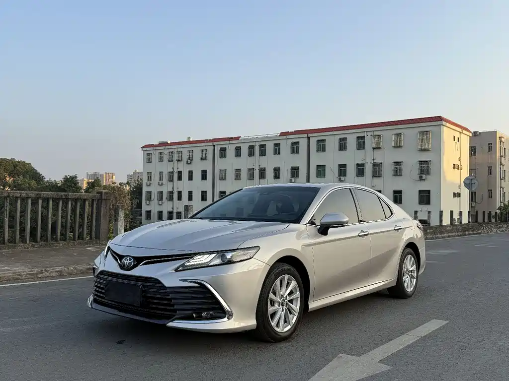 TOYOTA CAMRY