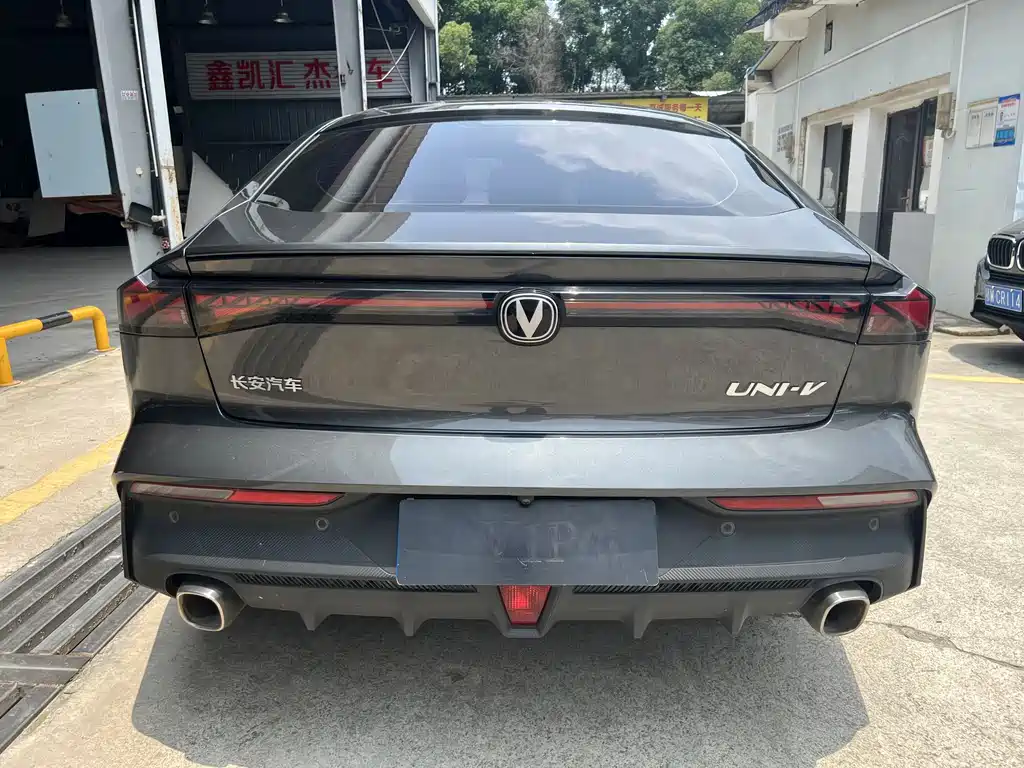 Changan UNI-V 2022 1.5T Luxury