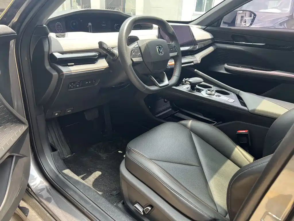 Changan UNI-V 2022 1.5T Luxury