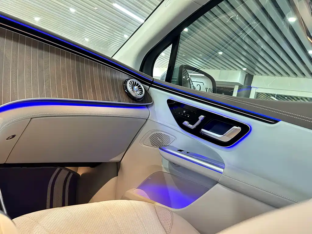 MERCEDES-BENZ EQE SUV