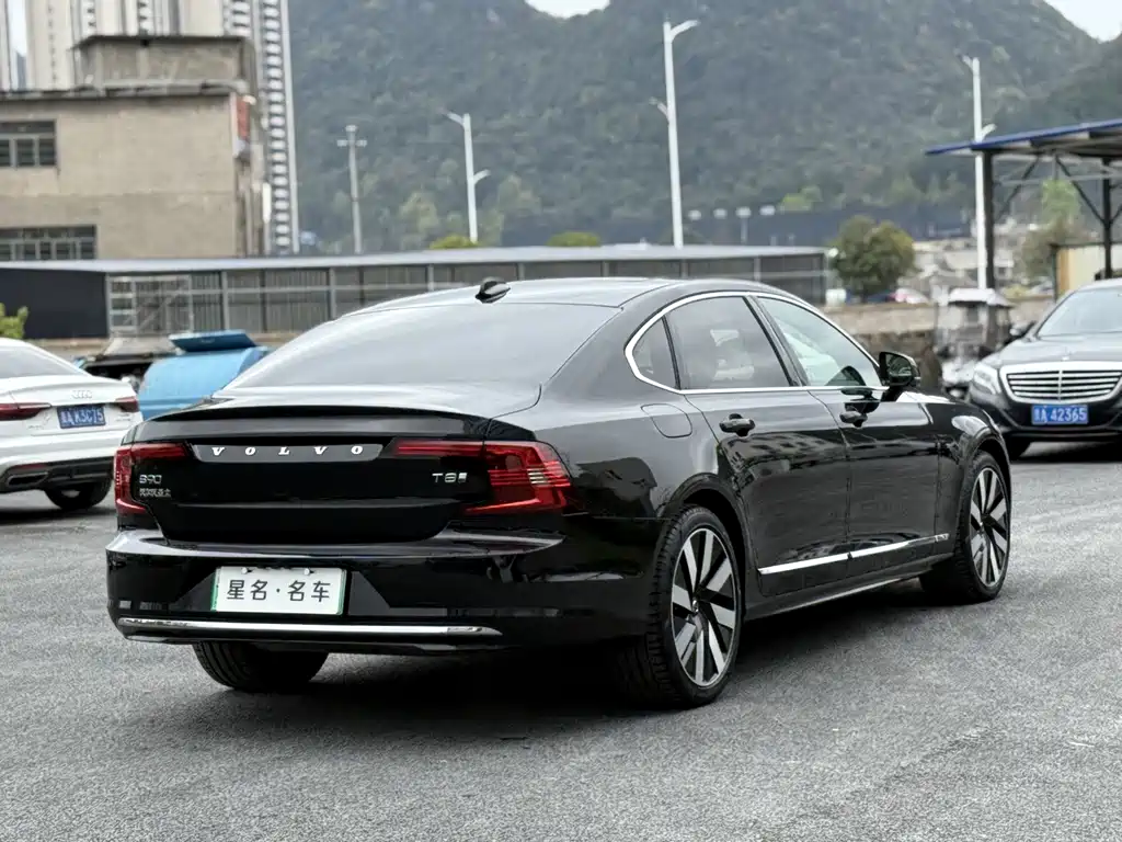 Volvo S90 2024 Luxury