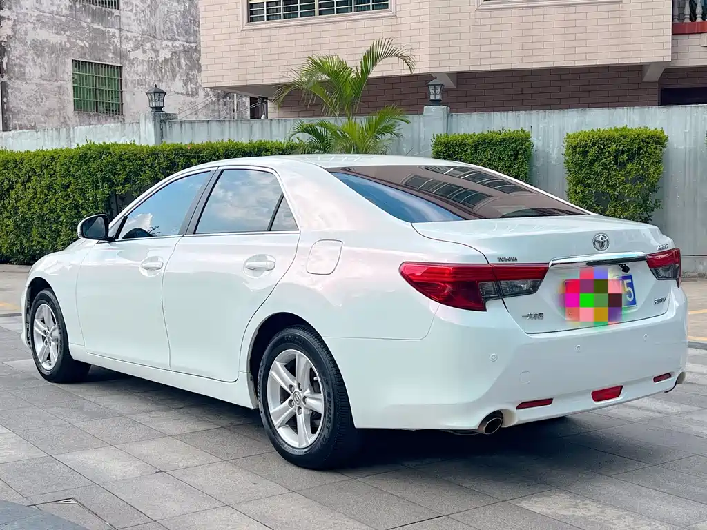 Toyota Reiz — миниатюра 6