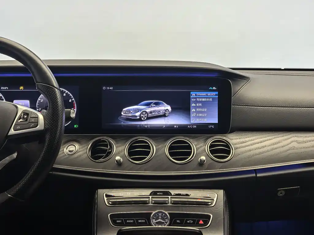 Mercedes-Benz E-Class — миниатюра 17