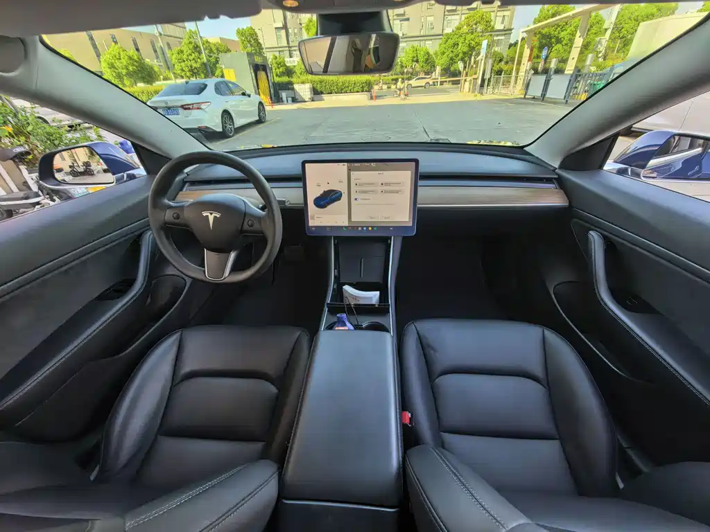 Tesla Model 3 — миниатюра 10