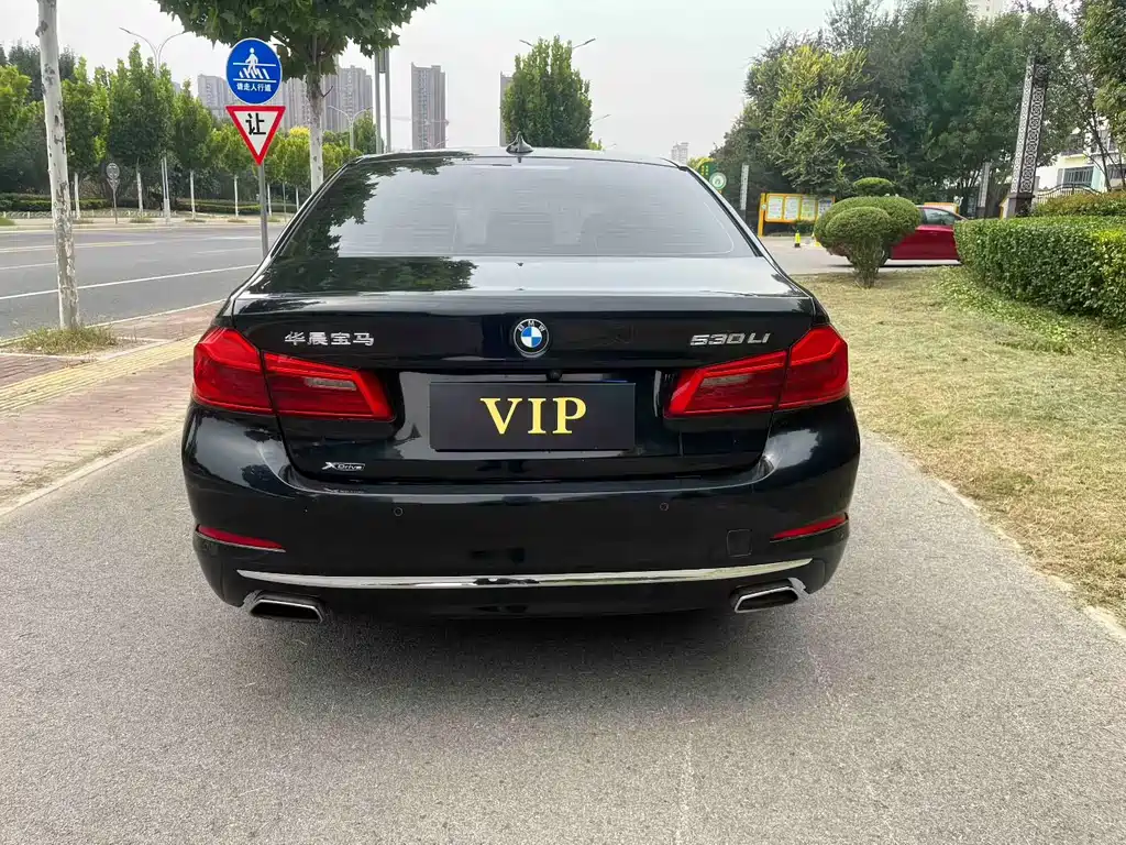 BMW 5 Series — миниатюра 8