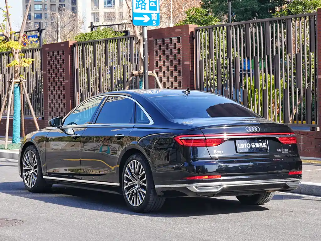 AUDI A8