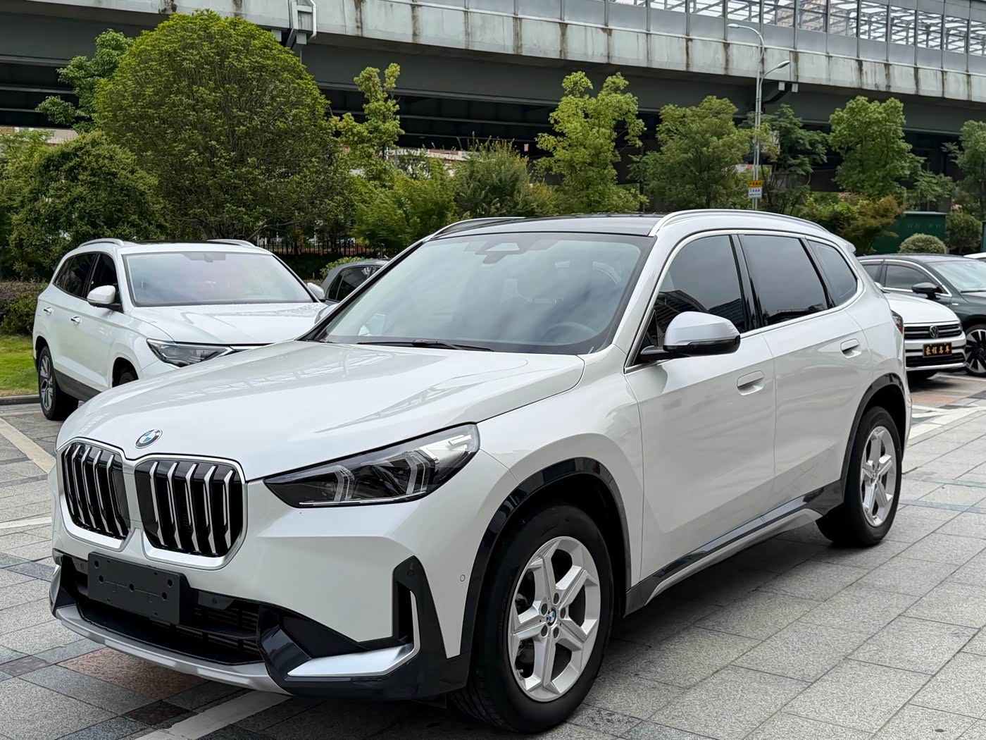 BMW X1 1.5 л 2023 г. Белый, пробег 37000 км