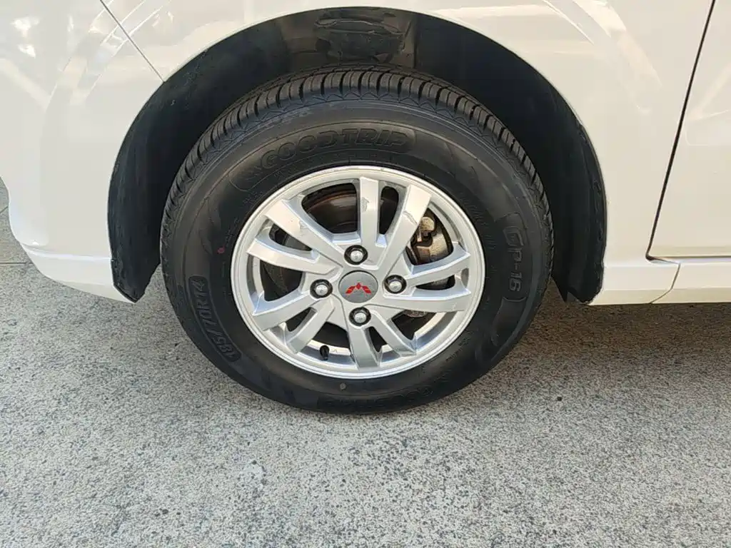 Wuling Hongguang — миниатюра 23