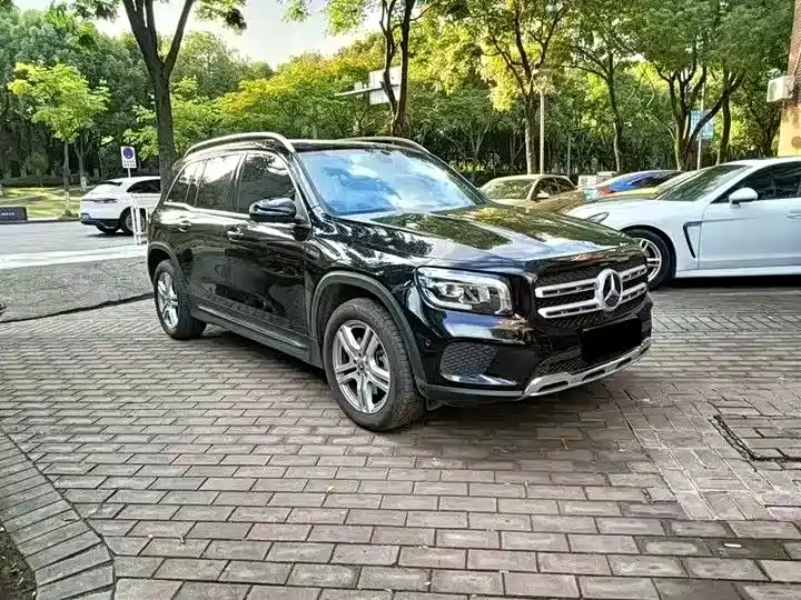 MERCEDES-BENZ GLB