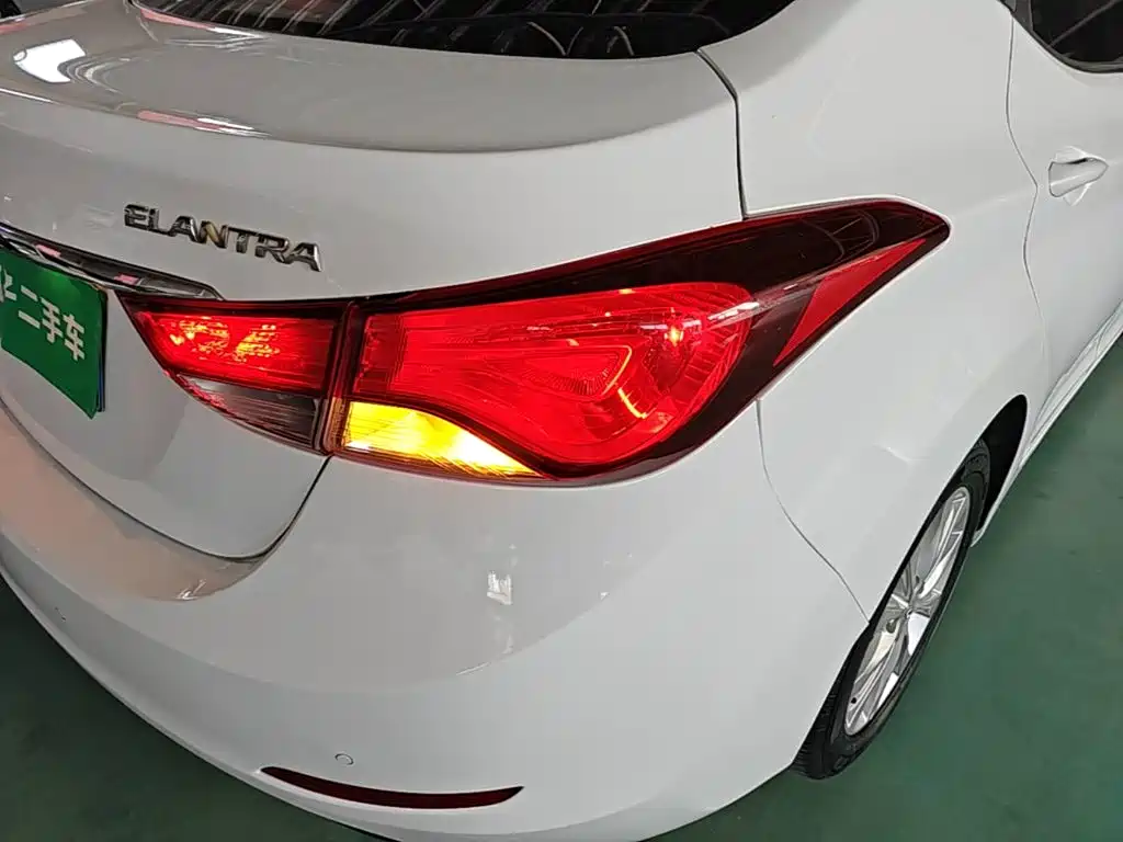 Hyundai Elantra Langdong — миниатюра 8