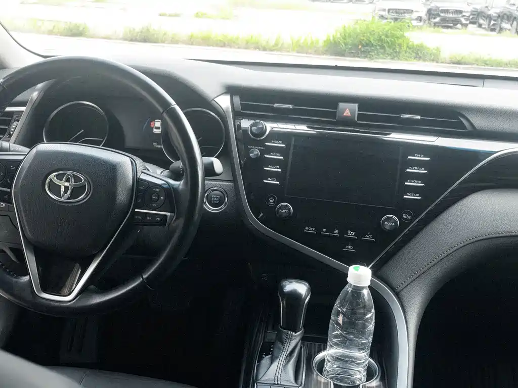 Toyota Camry — миниатюра 4