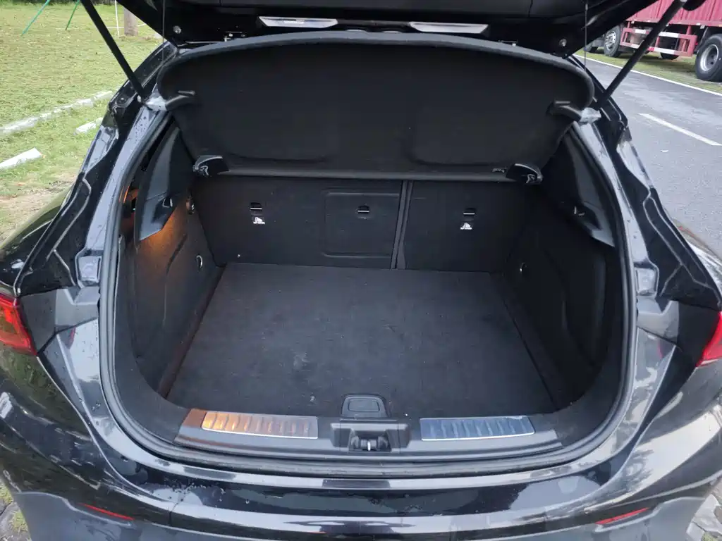 Infiniti QX30 — миниатюра 10