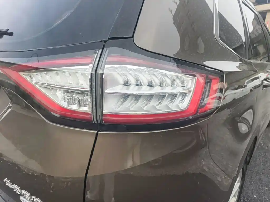 Ford Edge — миниатюра 8