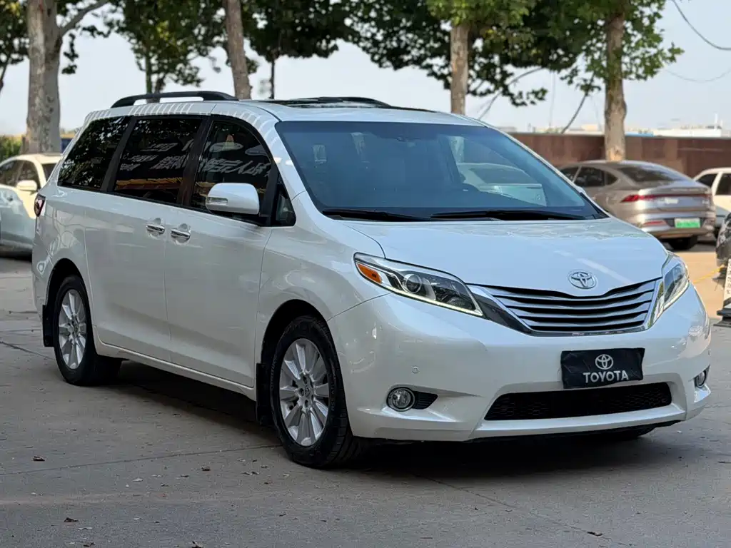 Toyota Sienna — миниатюра 3