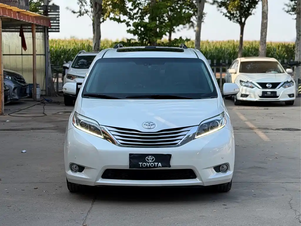 Toyota Sienna — миниатюра 2