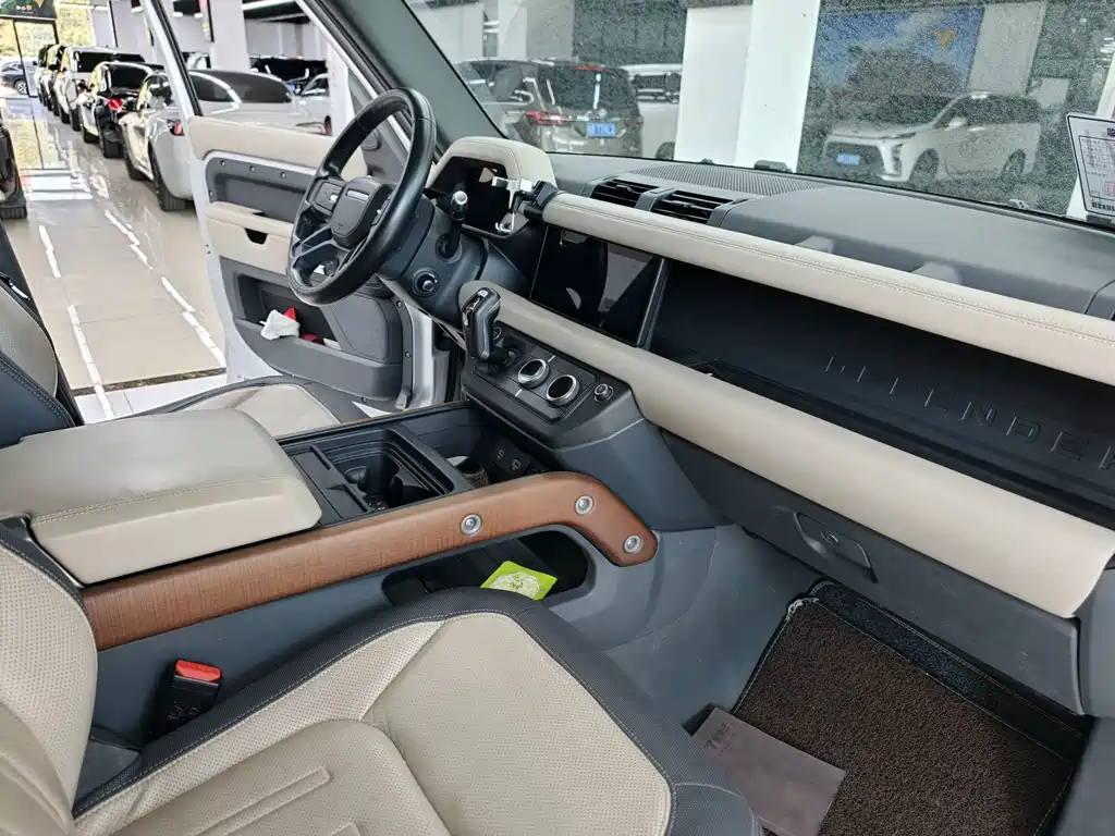 Land Rover Defender — миниатюра 10