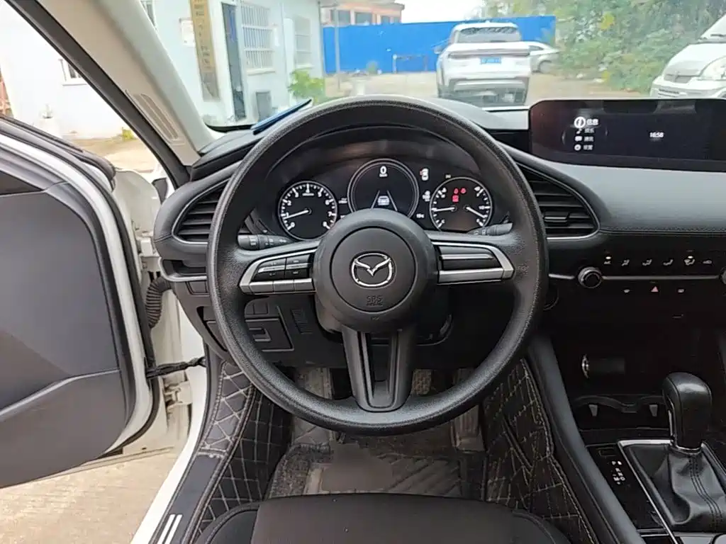 Mazda 3 Axela — миниатюра 11